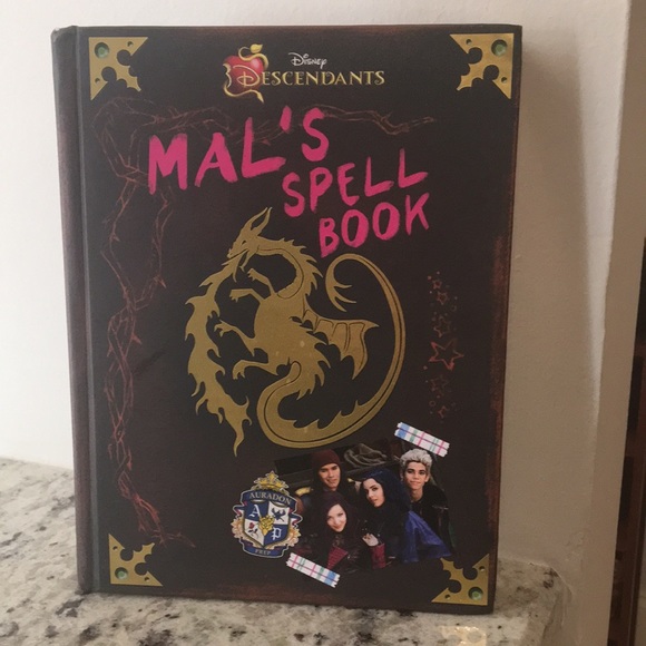Disney DESCENDANTS Mal’s spell book